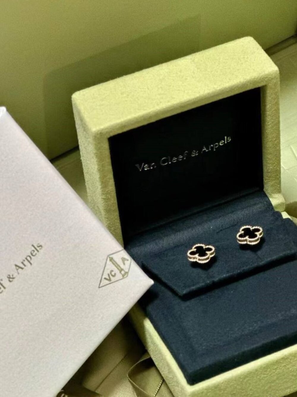 Van Cleef & Arpels Black Earrings - Picture 2 of 4